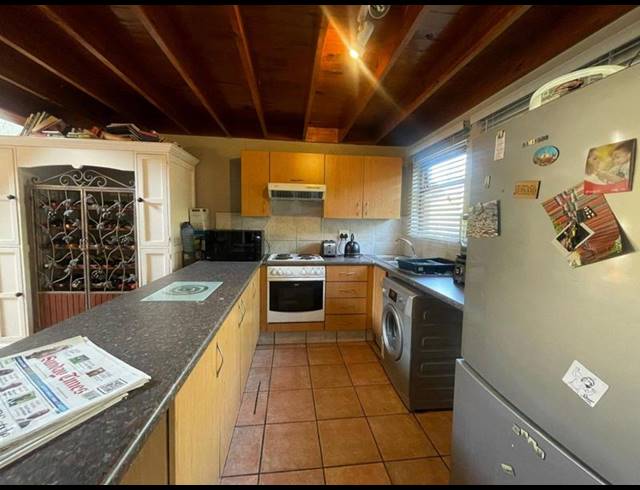 2 BEDROOM APARTMENT FOR SALE IN PINESLOPES